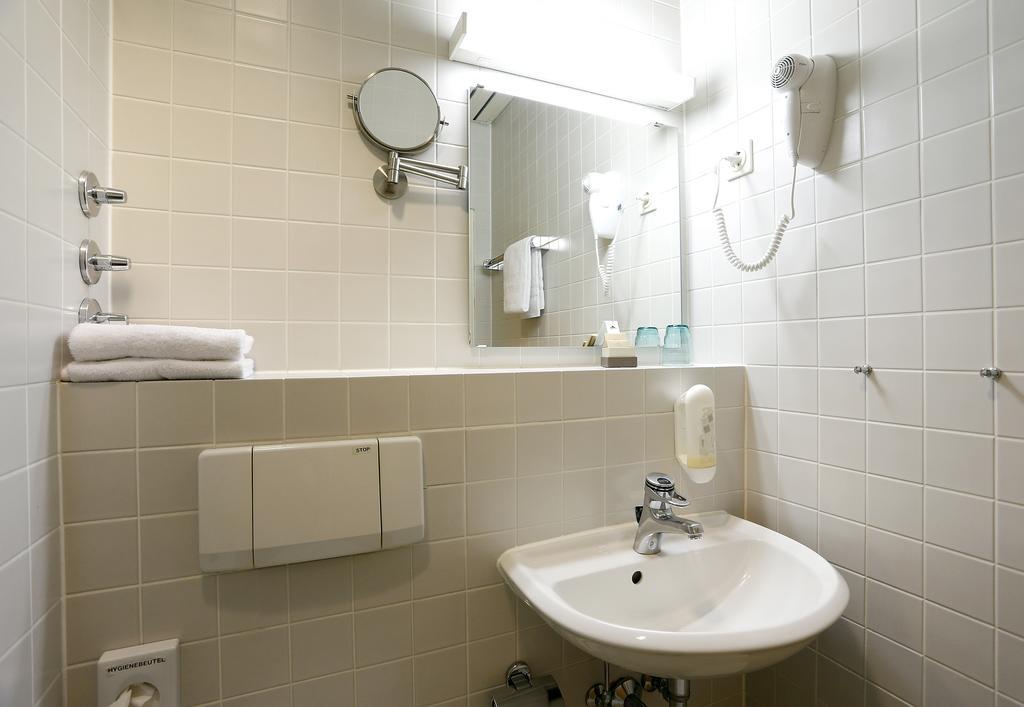 Tagungs- Und Bildungszentrum Steinbach/Taunus Steinbach im Taunus Room photo